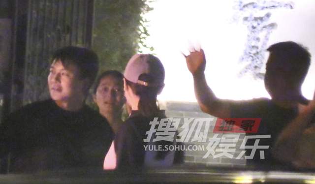 宋佳|41岁宋佳与名导男友甜蜜约会，深夜同回爱巢，感情稳定疑好事将近