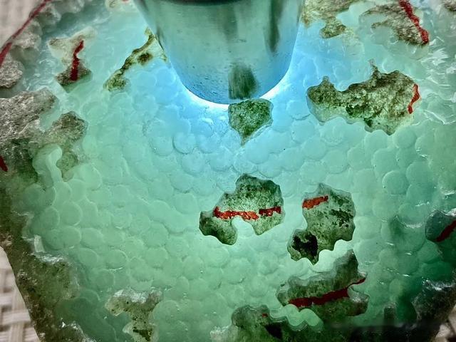 翡翠|翡翠原石中的裂纹及与色的关系