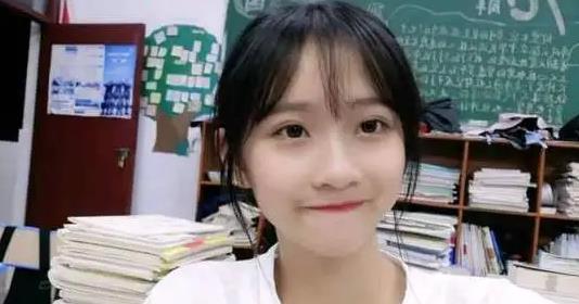 考试|高中女生自创字体风靡网络，学生们争相模仿，字体圆润可爱