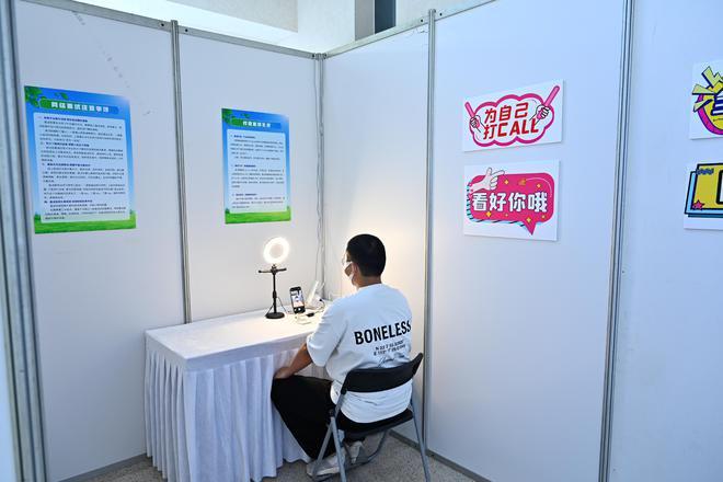 高校|告别寝室的嘈杂,高校为毕业生设置视频面试间,这波福利你有吗