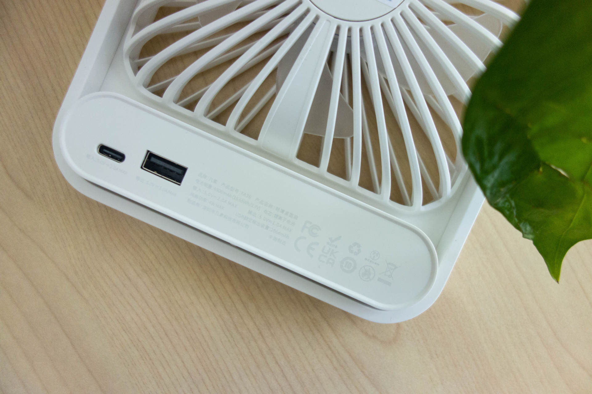 电池|几素轻薄桌面风扇：夏日必备，颜值高，续航久