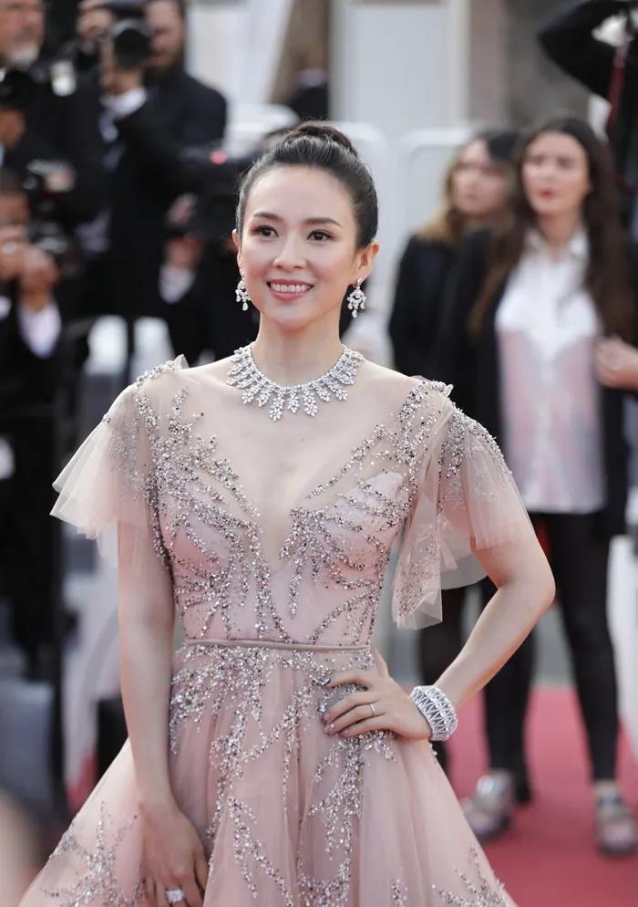 7位“上镜脸”女演员，皮肤干瘪，皮肤黝黑，在荧幕上熠熠生辉，反差极大