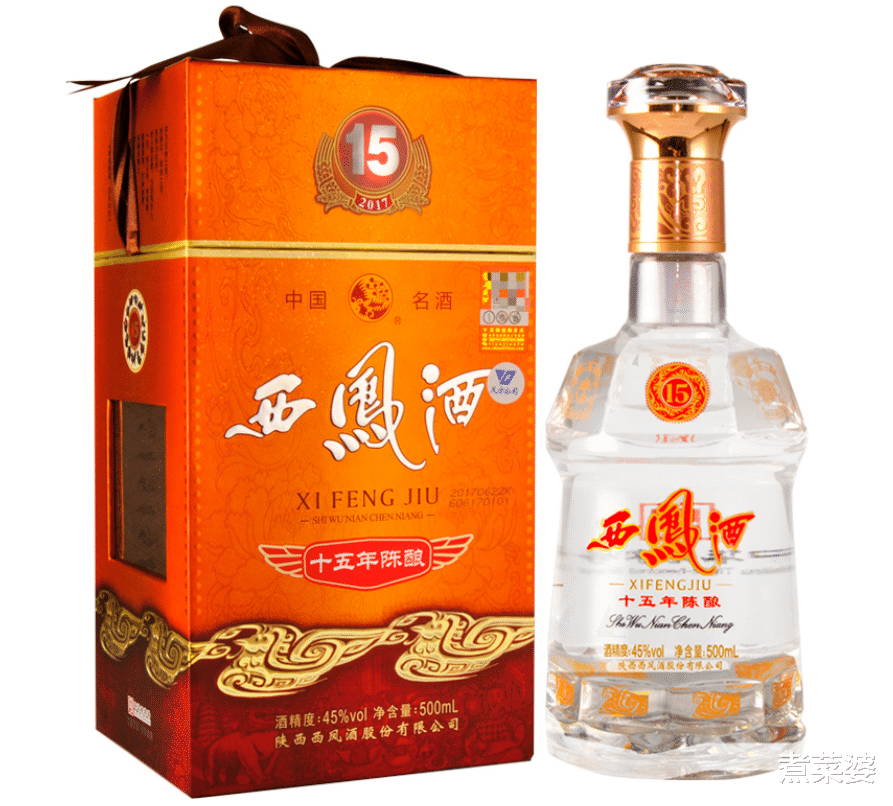 陕西65岁大爷晒藏酒柜,满墙老酒引热议,酒友:老爷子家底真殷实