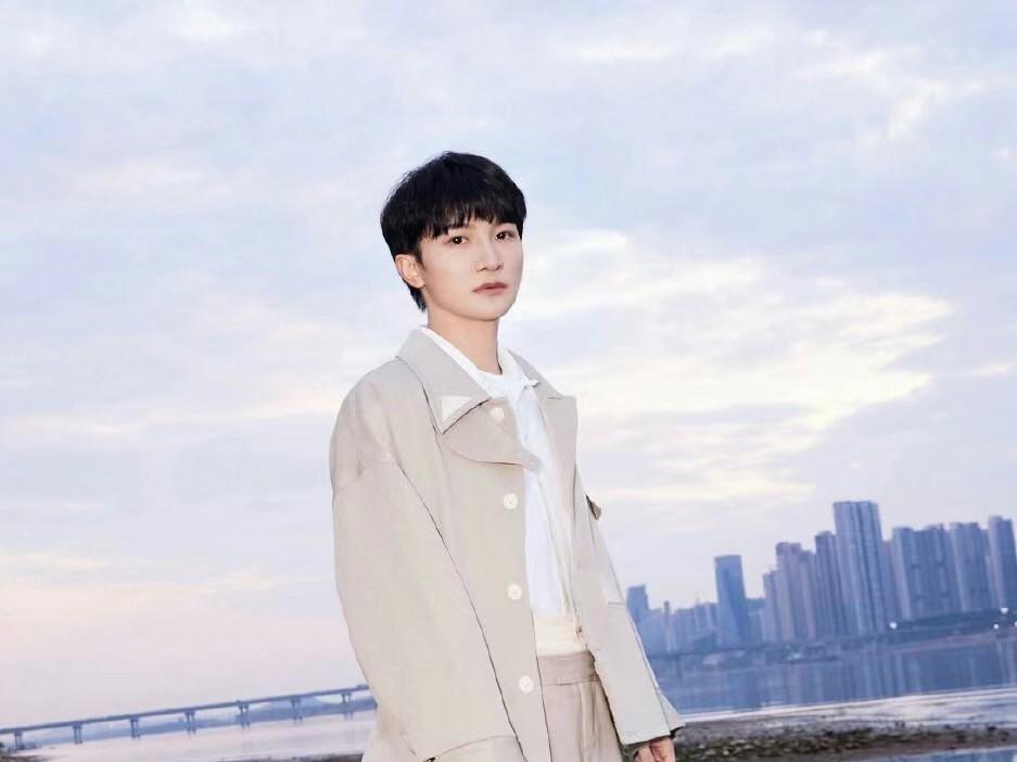 周深|为热爱上场,凭实力优秀,宝藏男孩周深2023跨年盛典晚会再展歌喉