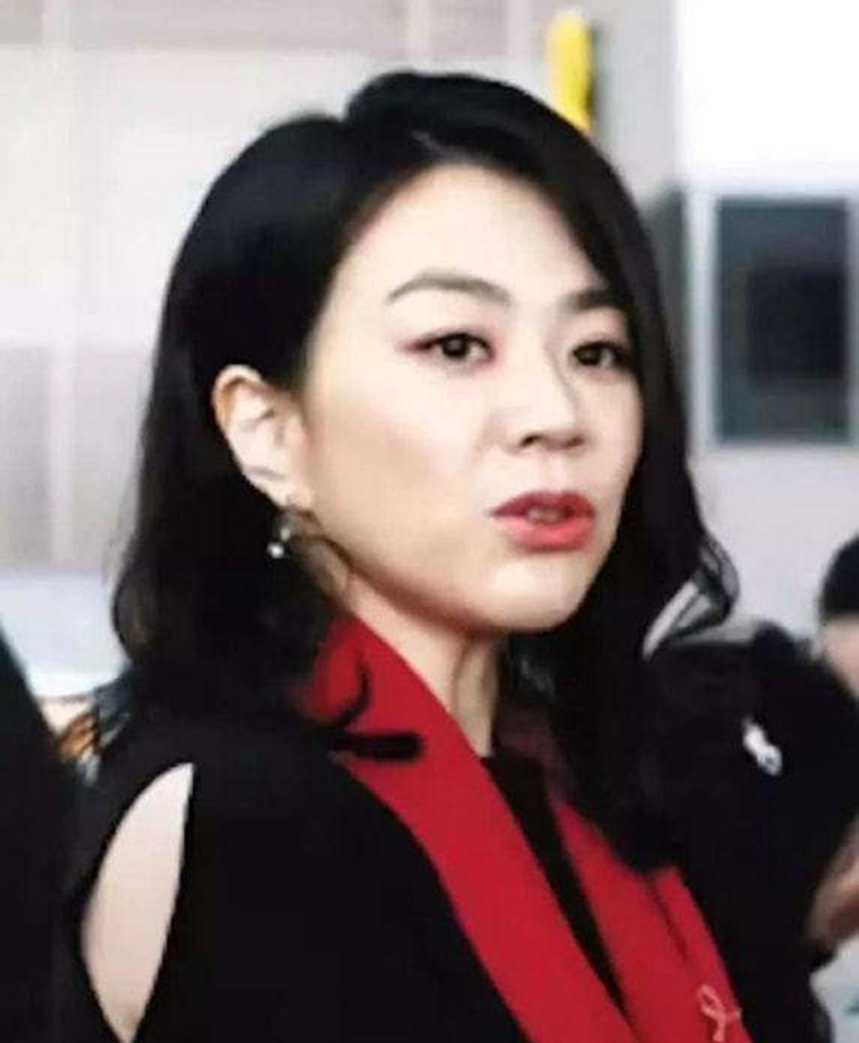 殴打乘务长、逼停飞机,“恶魔千金”赵显娥,凭什么这么嚣张