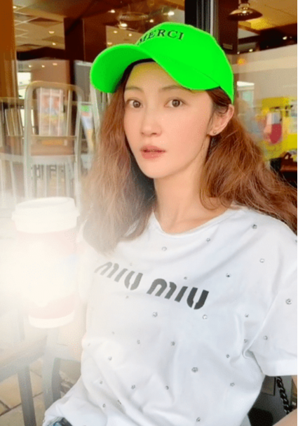 姚笛|姚笛终于反击，发戴绿帽子的视频，并配文嘲讽老公多次出轨！