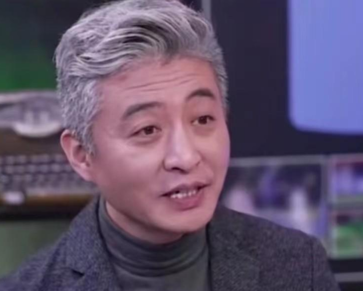 姜昆|姜昆和学生周炜开直播遭网暴，弹幕区嘲讽声一片，负面评论满屏飞