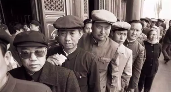 发型|百年间，男性发型有6次变迁史，06年的“洗剪吹”至今无法理解