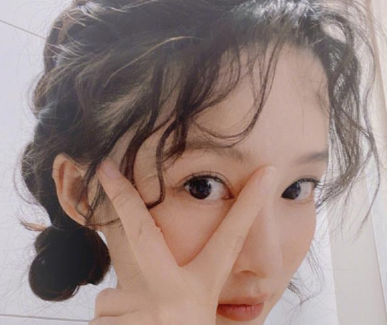 李沁|李沁美颜变丑,网友直呼给她原相机,亲妈也不认识你