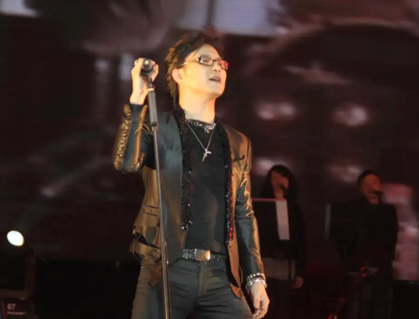 许巍|许巍就是神一般的存在，他的歌听了能让人感觉到灵魂的升华