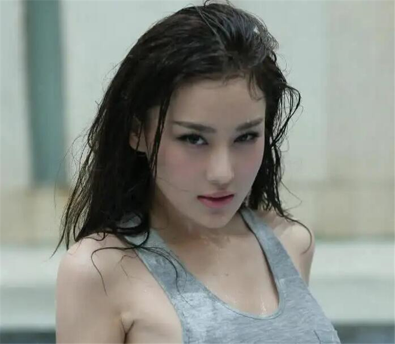 张馨予总算晒孩子了？婚后生活种花种菜，36岁依旧被老公捧在手心