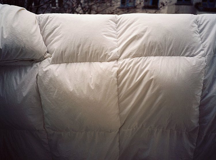 脑卒中|“老棉被睡得香”实锤!研究:盖重被子4周,失眠严重指数下降50%