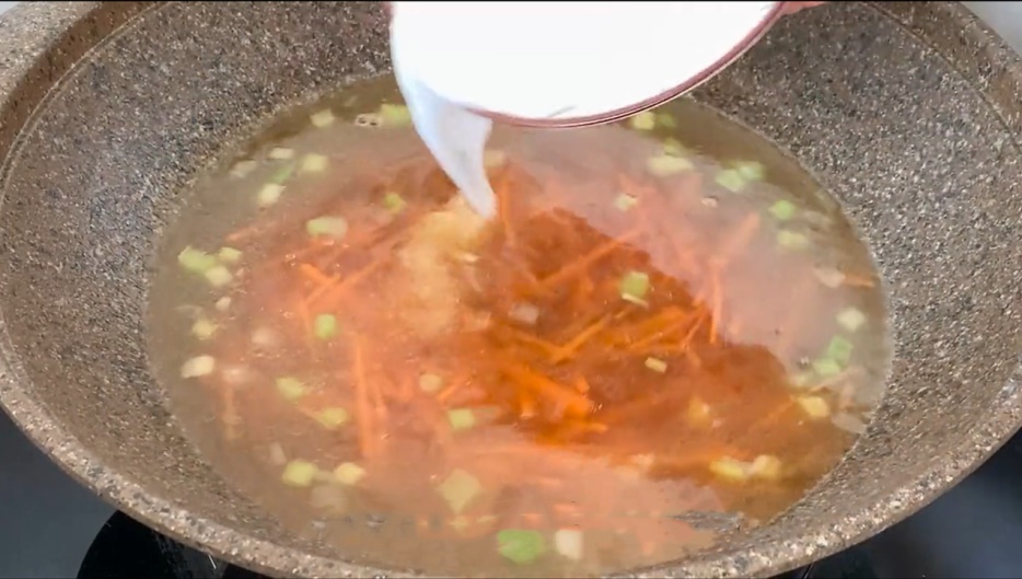 大冷的天，就爱吃点热乎的，家常版大锅菜和鸡蛋汤，做法超简单，营养又美味
