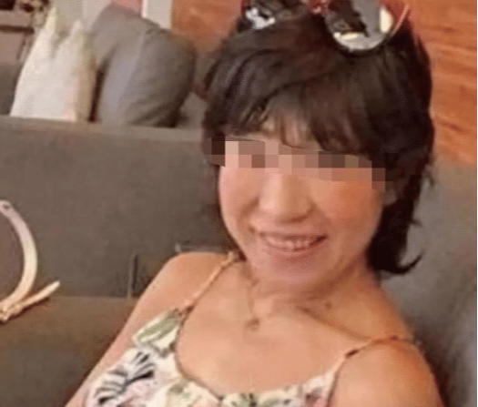 64岁大妈同时包养多名小鲜肉,一个月给上万生活费,谎称自己仅35岁