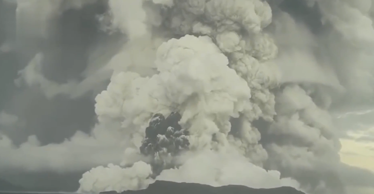 世界火山蠢蠢欲动,富士山即将爆发?黄石火山警戒状态?人类还能生存吗?