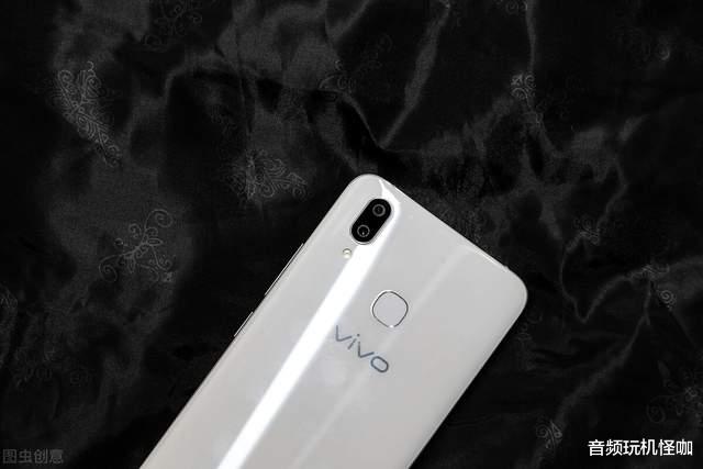 |外观设计是任何手机的门面,但如今却成肤浅的手段,非常值得深思