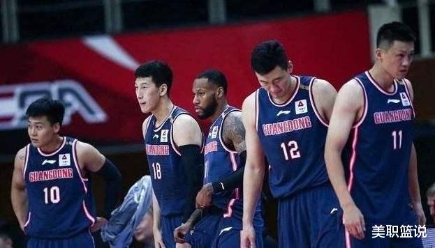 胡明轩|CBA胡明轩母亲成网红，穿着打扮如少女 是杜锋的好友 比老公小15岁