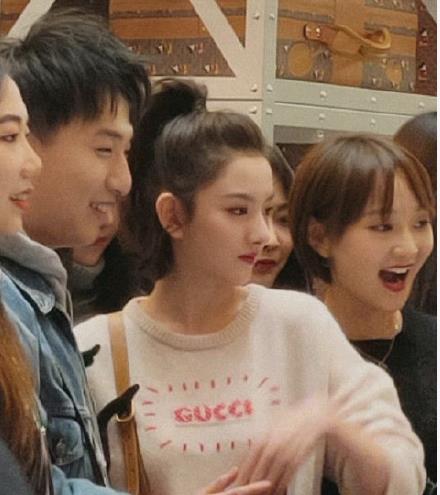 杨幂|被称为小张柏芝，还是最美童星，宋祖儿却说：我出门都没人认识我