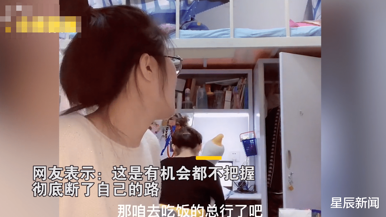 山东一女孩吃火锅被服务员相中,竟被要求做儿媳妇,一旁闺蜜笑出鹅叫