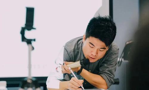 玉米|辛巴开撕董宇辉,内涵东方甄选卖玉米丧良心,董宇辉回应引热议