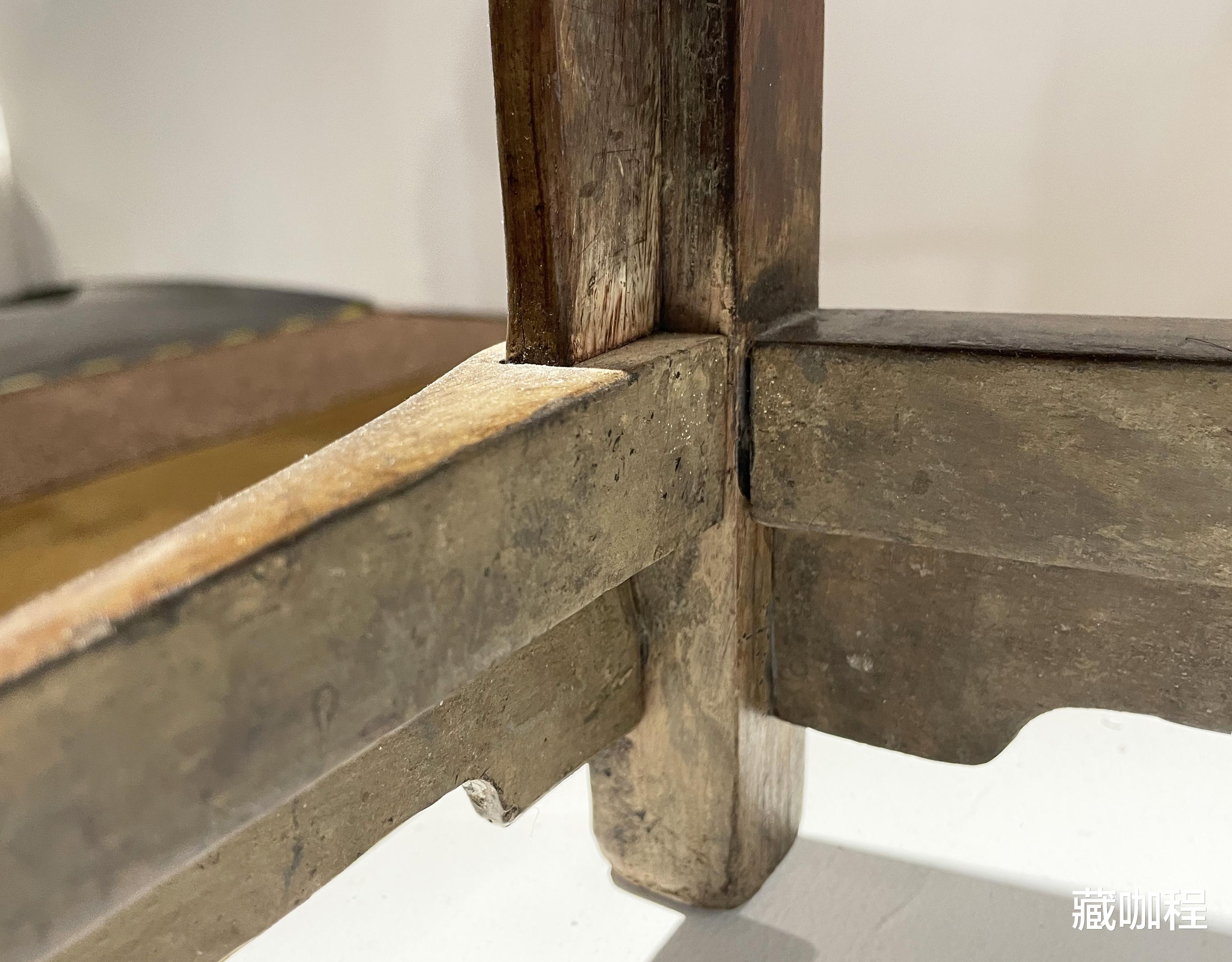 |弯带中间加装硬板,清黄花梨南官帽椅161万成交