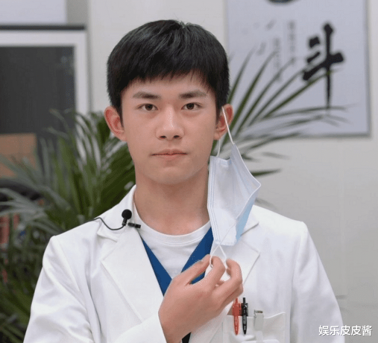 易烊千玺|百花奖结果：张译实至名归，易烊千玺差点运气，袁泉说出评比规则！