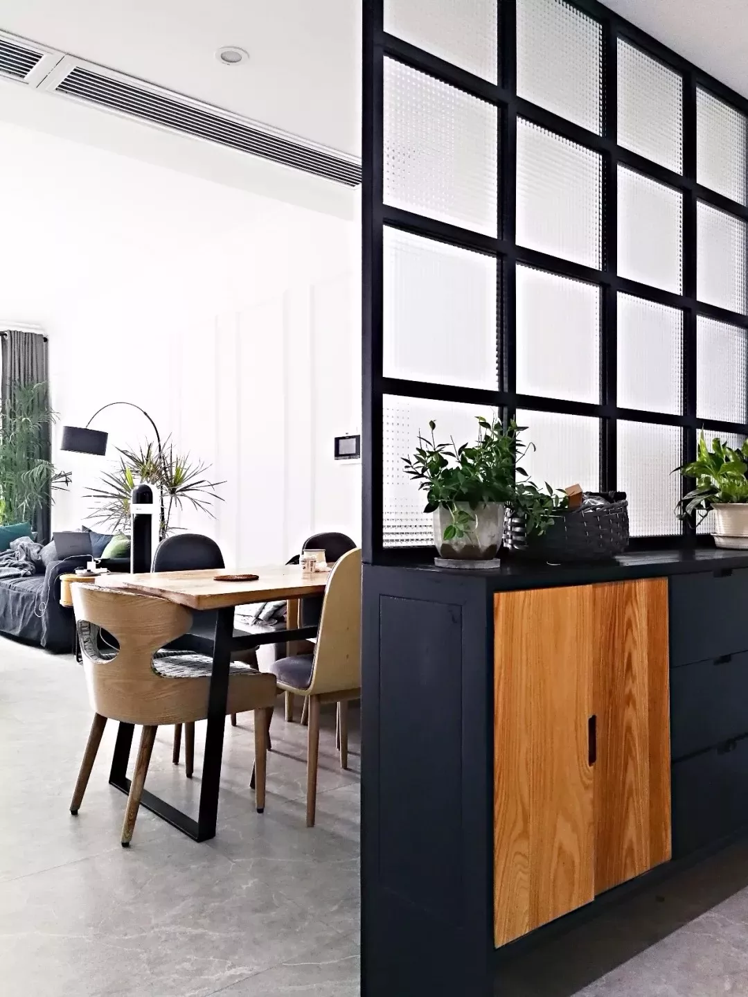 隔断不一定要做墙，这样设计好看到逆天！