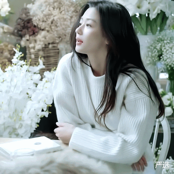 美食 她才31岁脸就崩了?从来不承认整容,如今满脸硅胶感垮成“假人”