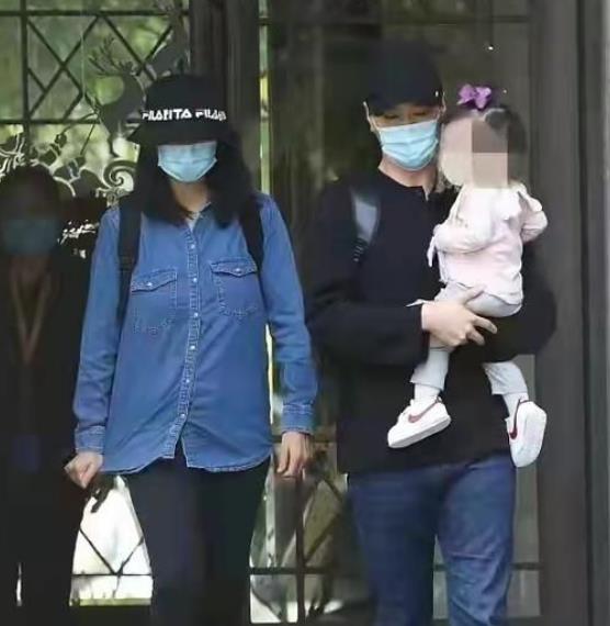 高圆圆|42岁高圆圆私下太接地气！连发套都是塑料的，头上一个发圈几毛钱