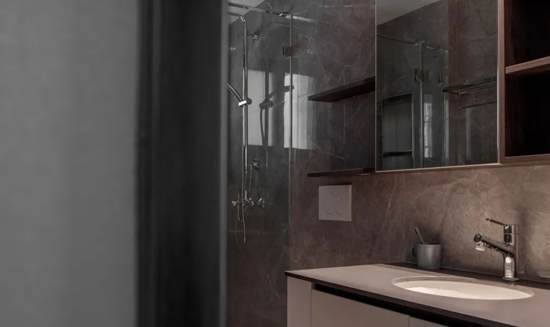 能藏还能收：这个120m2极简现代风，当代年轻人的简约之家！