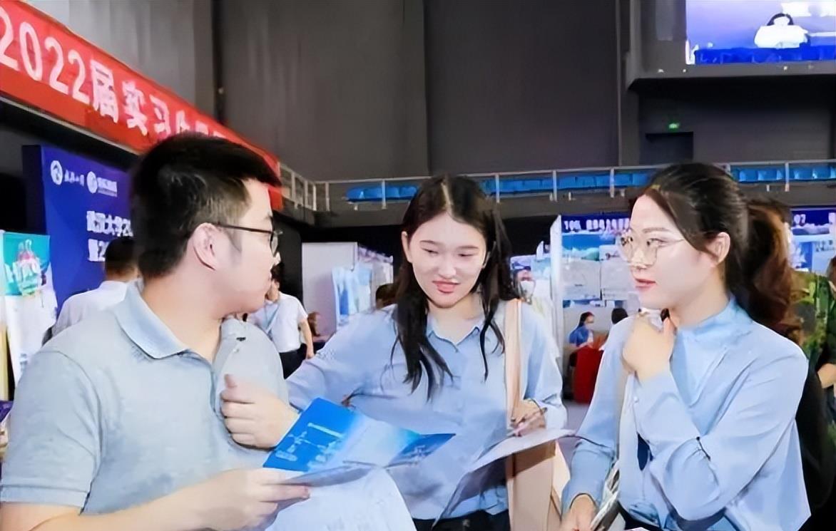 中暑|结果不会陪你演戏，大学生的几种“假努力”，对求职的作用很有限