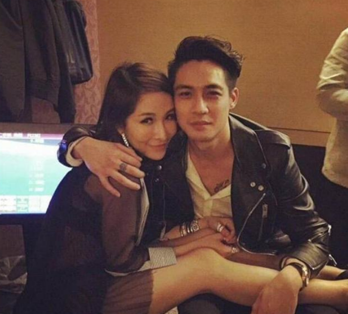 萧亚轩|一直在恋爱，没有爱情不能活的6位女明星，以后老了怎么办？