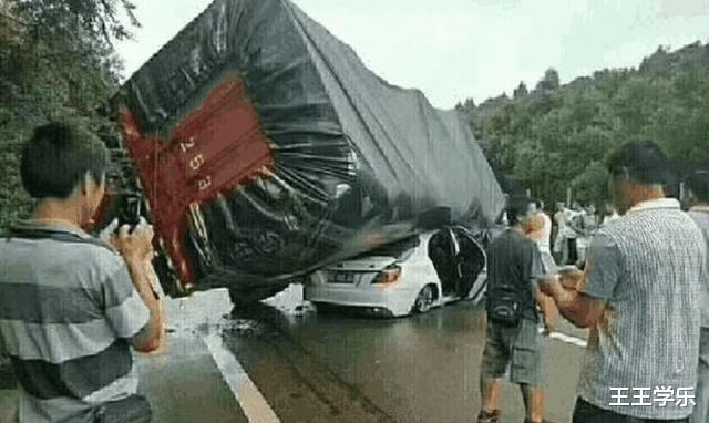 一场车祸毁掉一台车，却成全一个车企！它因顶起15吨货车一举成名