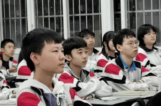 多省高考录取分数线出炉，该省二本文科线505分，另一省安徽下降