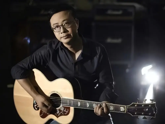 沈庆|沈庆去世第4天，姐姐将带弟弟回乐山老家安葬，兄弟们前往机场送别