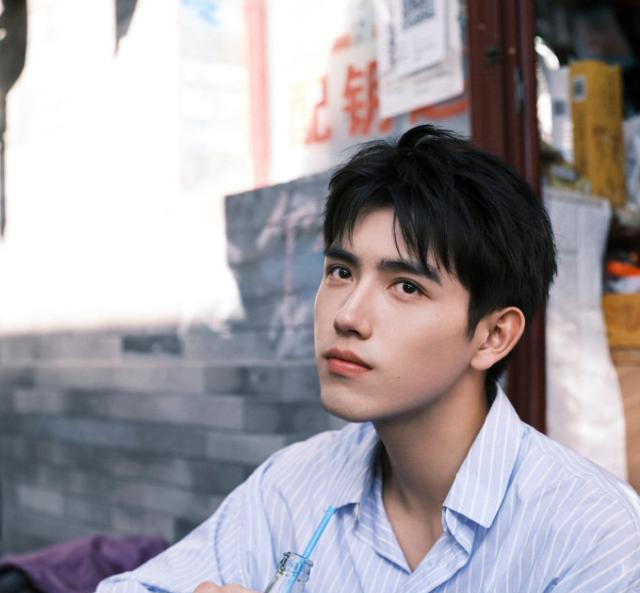 陈飞宇|陈飞宇新剧爆火狂圈粉，都是二代，为什么观众只希望他多拍戏？