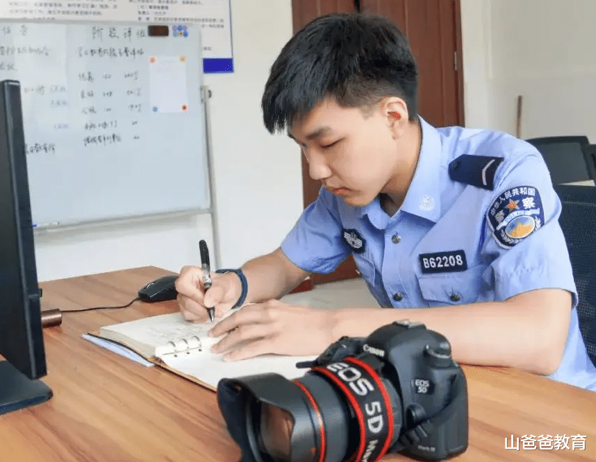 警校生辛辛苦苦努力4年,父亲却被判缓刑,未来该如何发展?
