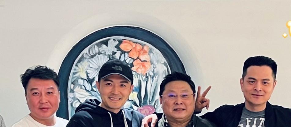 聚会|中戏99级连续聚会21年，于小伟边原模样没变化，陈数靳东不在场