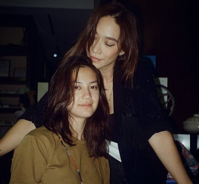 ploy|泰国影后Poly公开恋情！与小17岁女友相恋一年，已带对方见家长