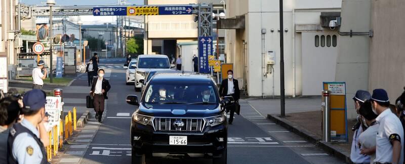 仿佛在等妻子的到来，安倍中弹苦撑5小时妻到院后8分钟过世