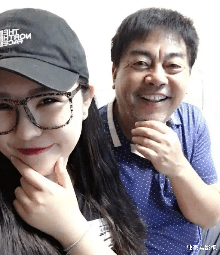 李靖飞|张飞演员李靖飞65岁去世，瘫痪多年，用微薄收入抚养女儿长大成人