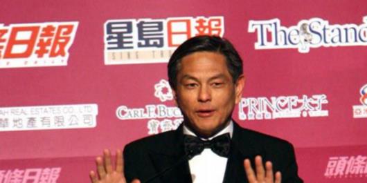 何超琼|何超琼与甘比同框，站C位的这个男人才是“大人物”？他是谁？