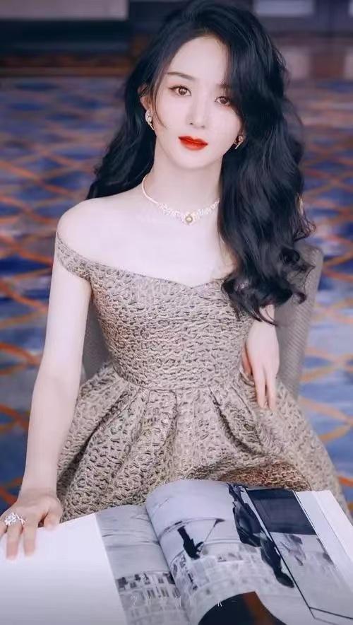 赵丽颖|赵丽颖卷发造型，紫纱曼曼如仙女下凡，网友：她又恢复泡剧组生活