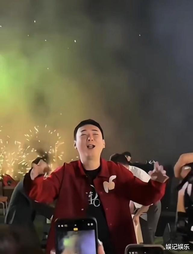 王思聪|王思聪女友官宣恋情:生日快乐我可爱的八岁宝宝!两人用情头超甜