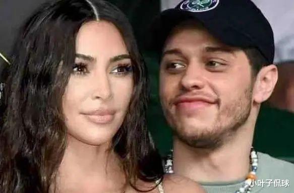 金·卡戴珊|侃爷带新欢看NBA,和金·卡戴珊一个模子,邂逅爆红华人美女球迷