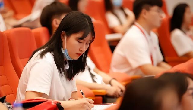 大学生|越是精明的父母,越不会让孩子从事这些工作,工资少还没发展