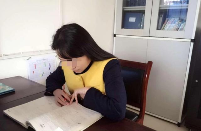 案例:女家教为钱与学生家长偷情,原配妻子得知后将其溺死在厕所