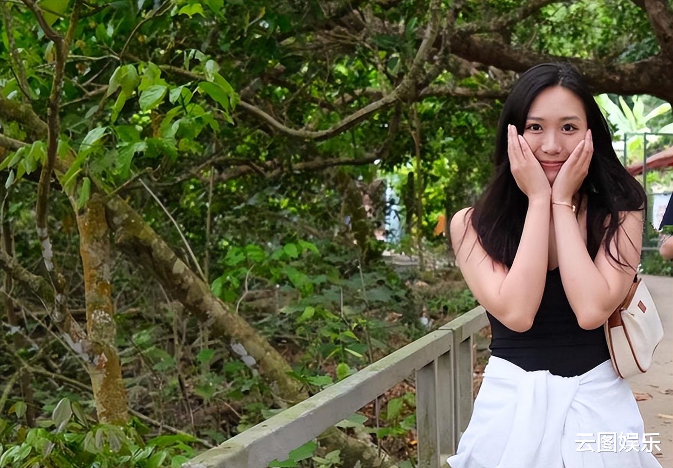 李丽珍|李丽珍女儿与富二代出游，穿运动背心大秀身材，24岁追求者不断