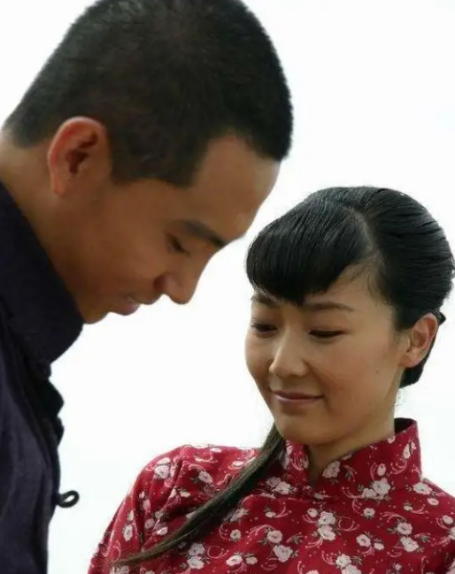 阿斯茹|演员阿斯茹: 怀孕后男友瘫痪, 不离不弃照顾他8年, 未办婚礼成遗憾