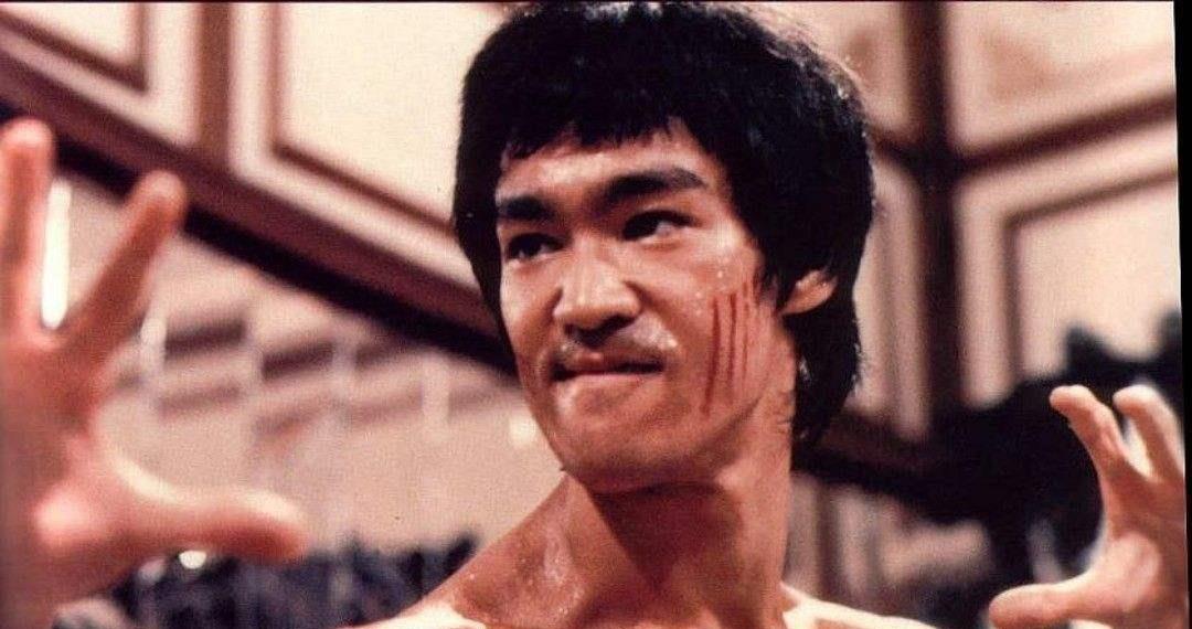 迈克·泰森|为什么人们总拿李小龙跟泰森比，这种比较到底有没有意义